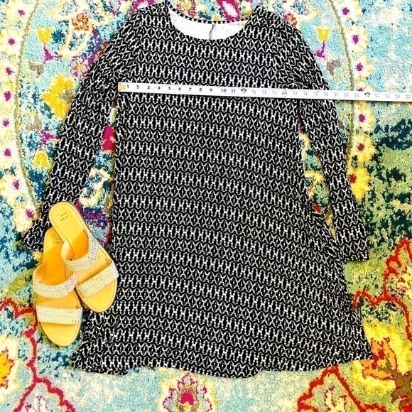 Stretch long sleeve black and white print dress - Picture 4 of 5